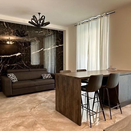 Magic Place Bergamo! Classy Apartment In The Heart Of The City Екстер'єр фото