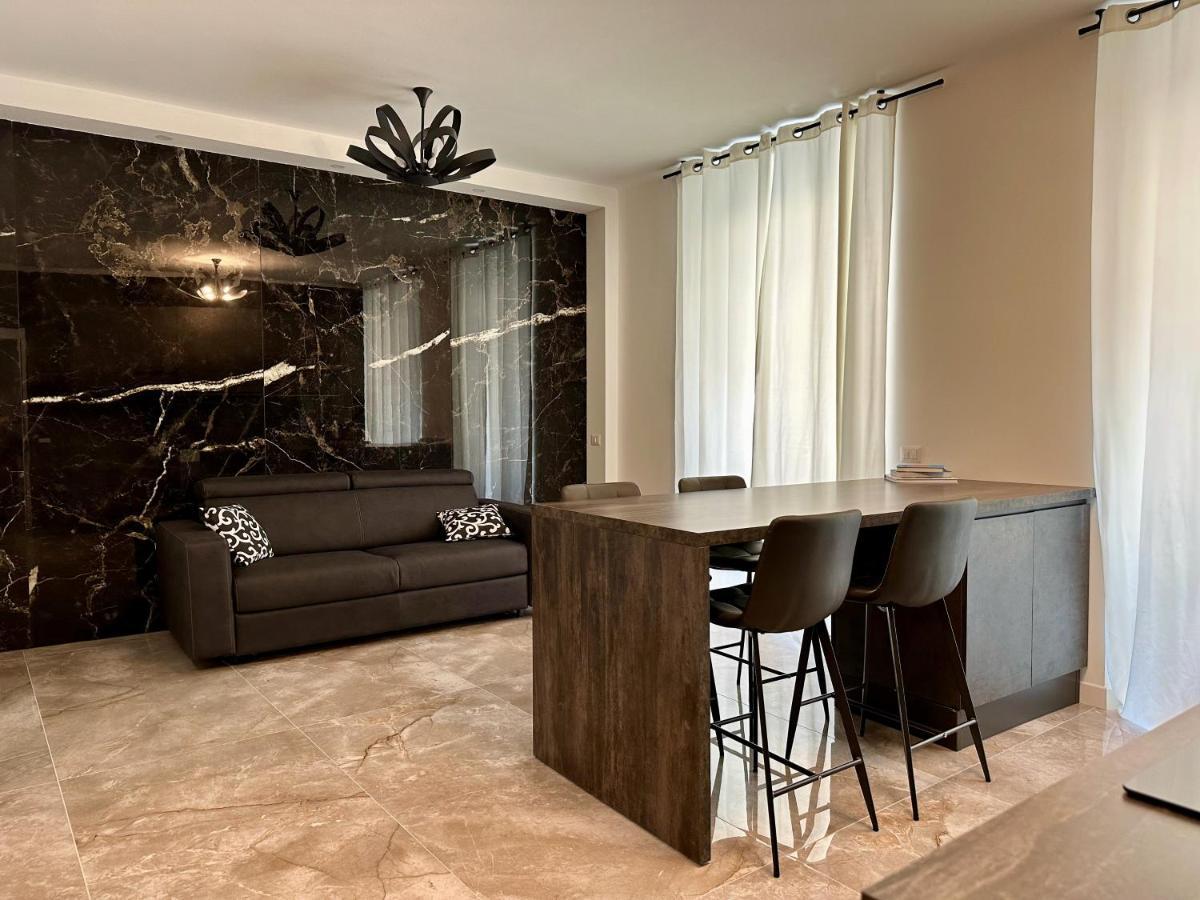 Magic Place Bergamo! Classy Apartment In The Heart Of The City Екстер'єр фото