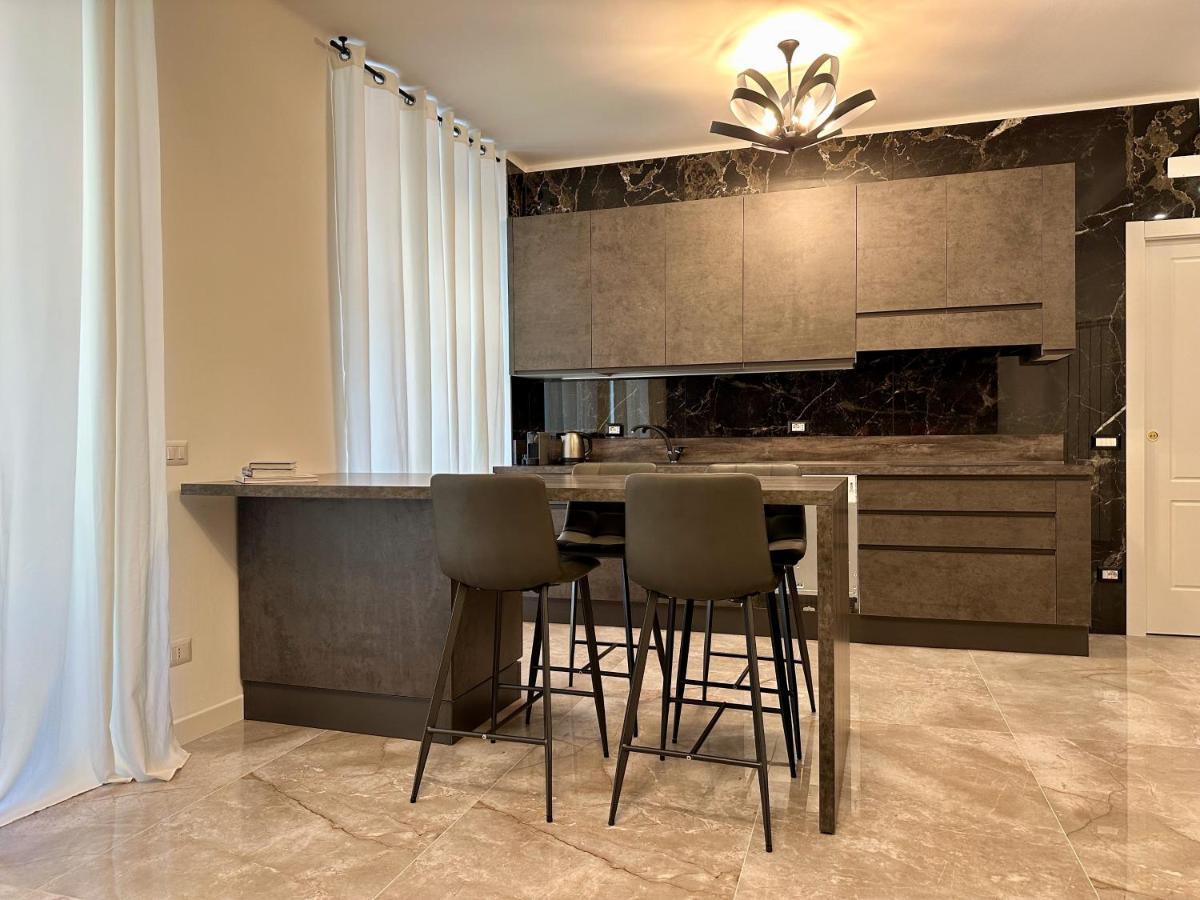 Magic Place Bergamo! Classy Apartment In The Heart Of The City Екстер'єр фото