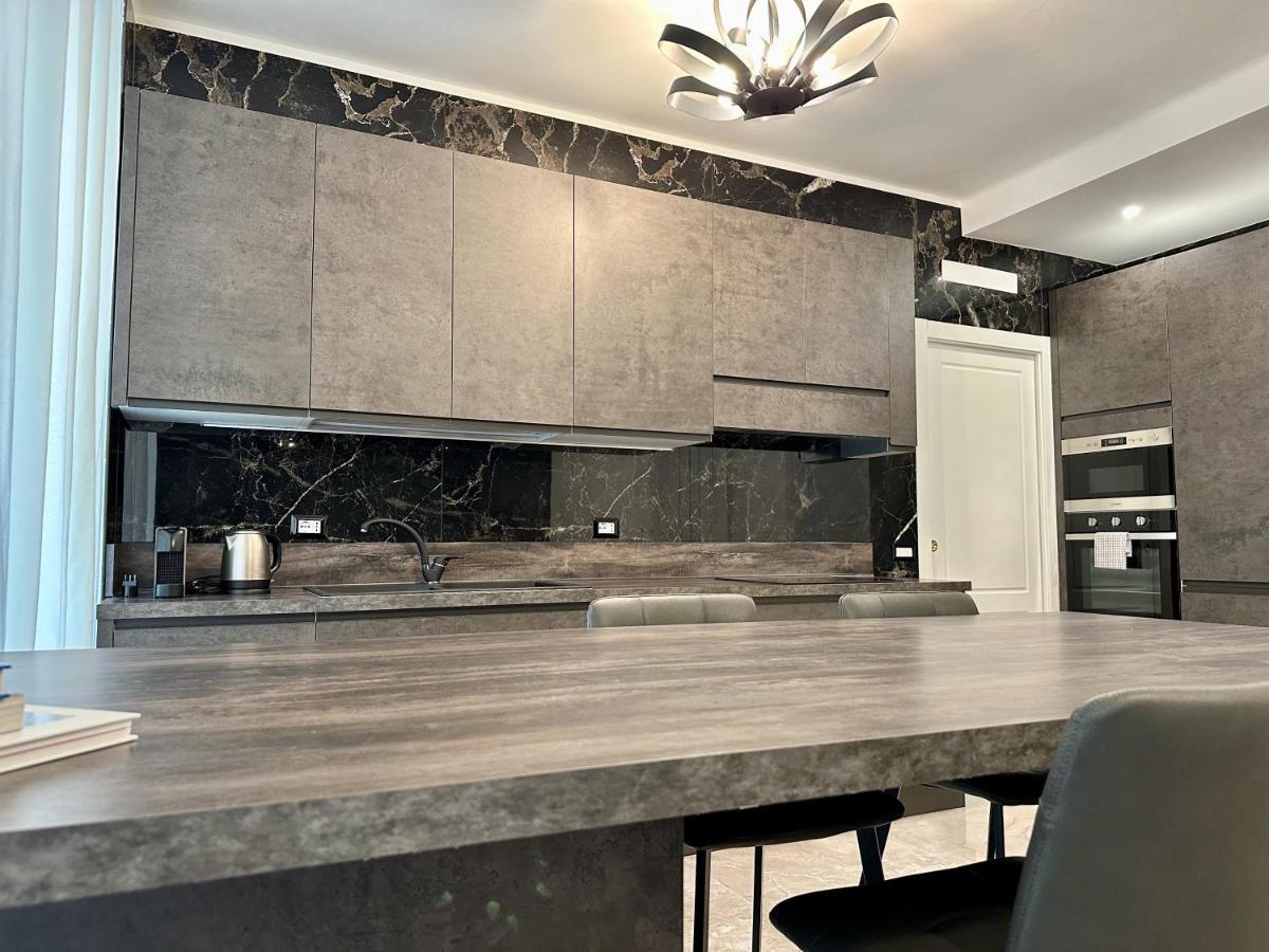 Magic Place Bergamo! Classy Apartment In The Heart Of The City Екстер'єр фото