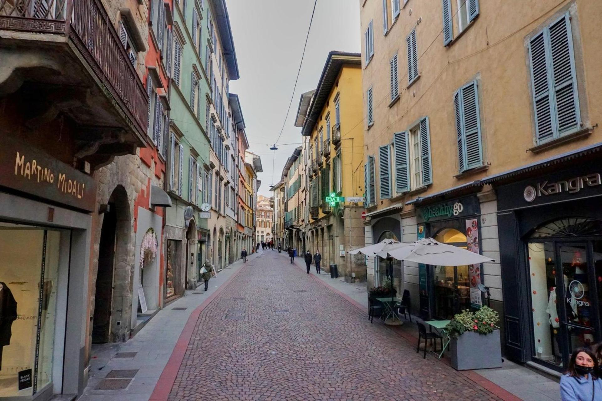 Magic Place Bergamo! Classy Apartment In The Heart Of The City Екстер'єр фото