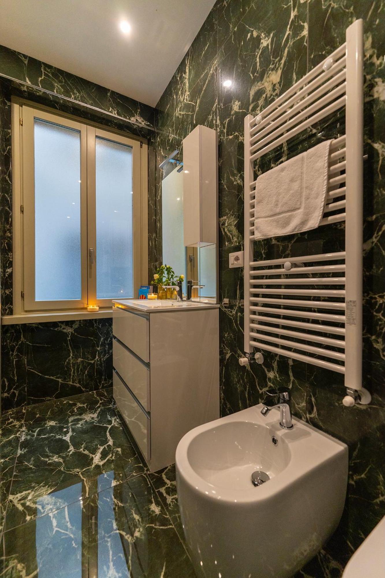 Magic Place Bergamo! Classy Apartment In The Heart Of The City Екстер'єр фото