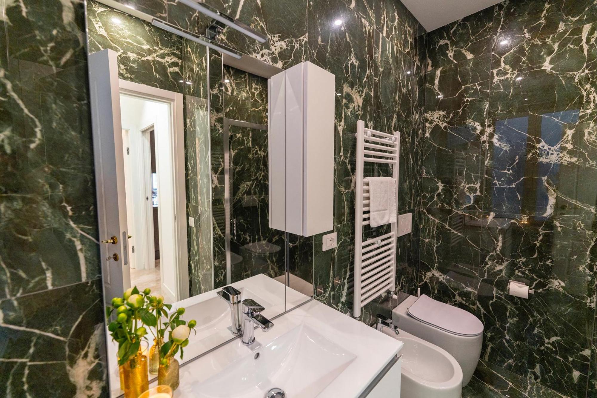 Magic Place Bergamo! Classy Apartment In The Heart Of The City Екстер'єр фото
