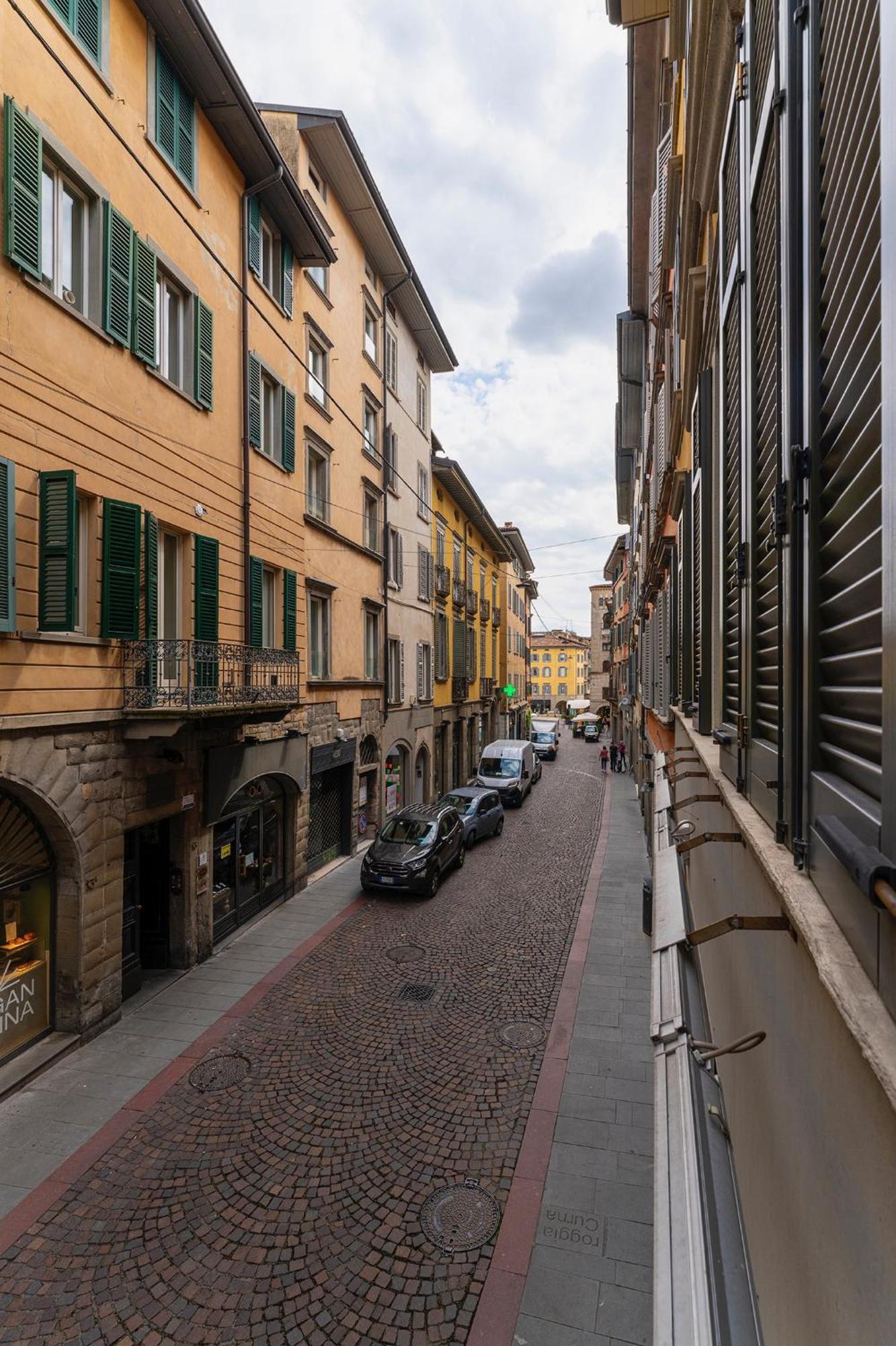 Magic Place Bergamo! Classy Apartment In The Heart Of The City Екстер'єр фото