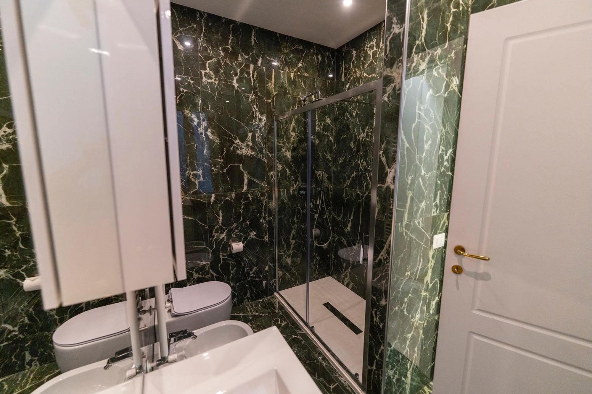 Magic Place Bergamo! Classy Apartment In The Heart Of The City Екстер'єр фото